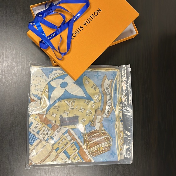 Louis Vuitton Shawl Monogram 30%Silk, 70% Cashmere including the box and ribbon - Picture 6 of 17